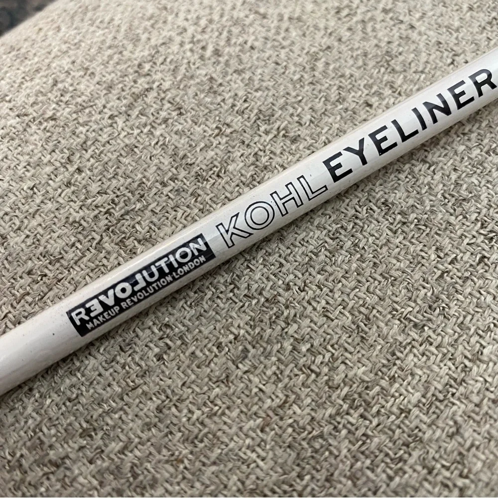 Makeup Revolution London Kohl Eyeliner White Matte Finish‎ BRAND NEW SEALED